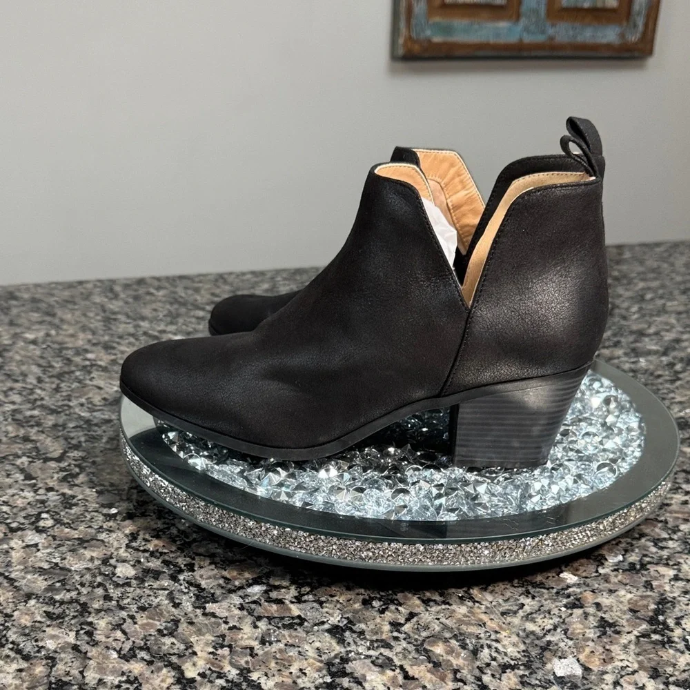 Journee Collection Sleek Black Ankle Boots NWT 10